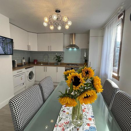 אדינבורו Central Comfy 2 Familyroom Apart מראה חיצוני תמונה